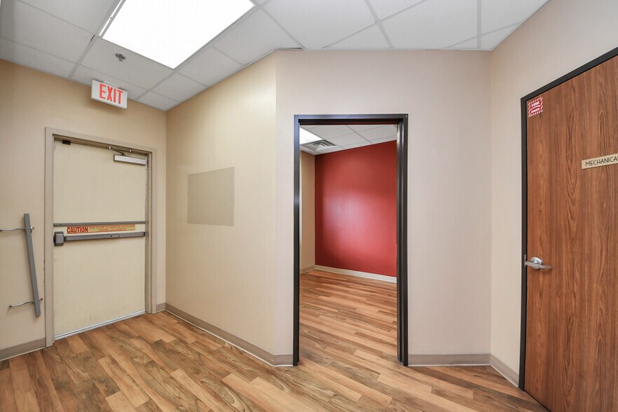 More Photos Of 3521 Town Center Blvd, Sugar Land Medical For Lease