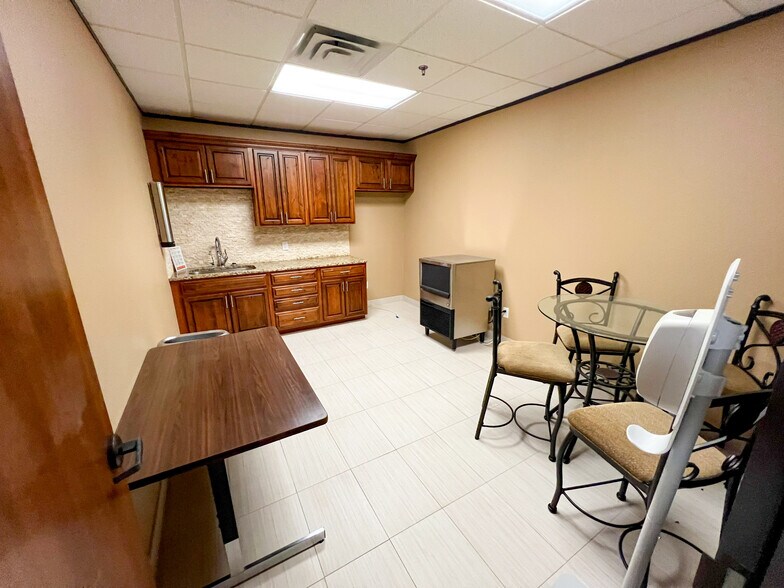 More Photos Of 3510 N A St, Midland Office For Lease