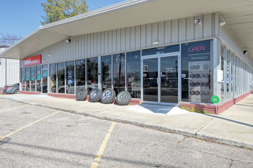 More Photos Of 202 N Frazier St, Conroe Freestanding For Sale