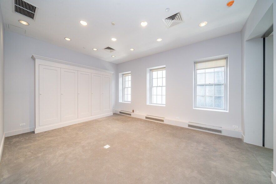 More Photos Of 31 W 54th St, New York Storefront Retail Office For Sale