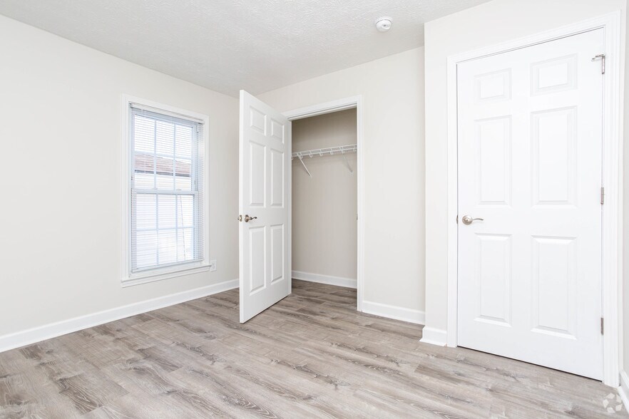 More Photos Of 2400 Woodhill Dr, Lexington Apartments For Sale