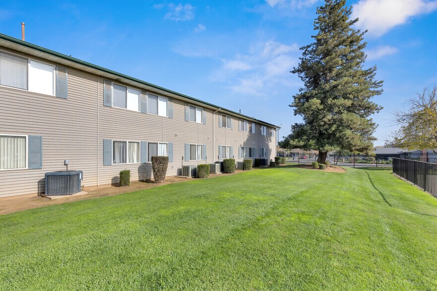 More Photos Of 1832 Merced St, Madera Apartments For Sale