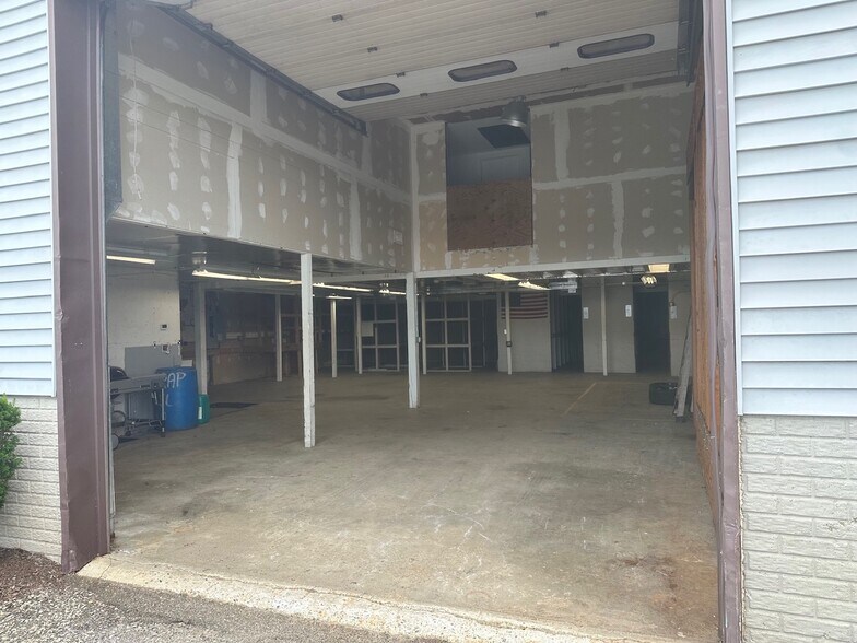 More Photos Of 50 S End Plz, New Milford Light Distribution For Sale