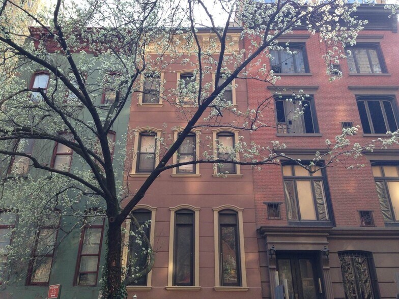 More Photos Of 212 E 35th St, New York Apartments For Sale