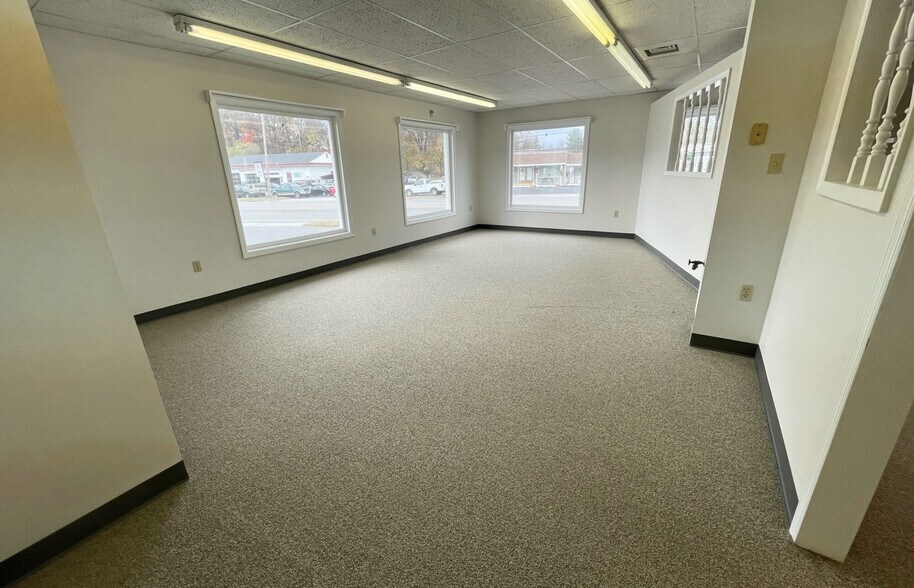More Photos Of 3212 Brambleton Ave, Roanoke Storefront Retail Office For Lease