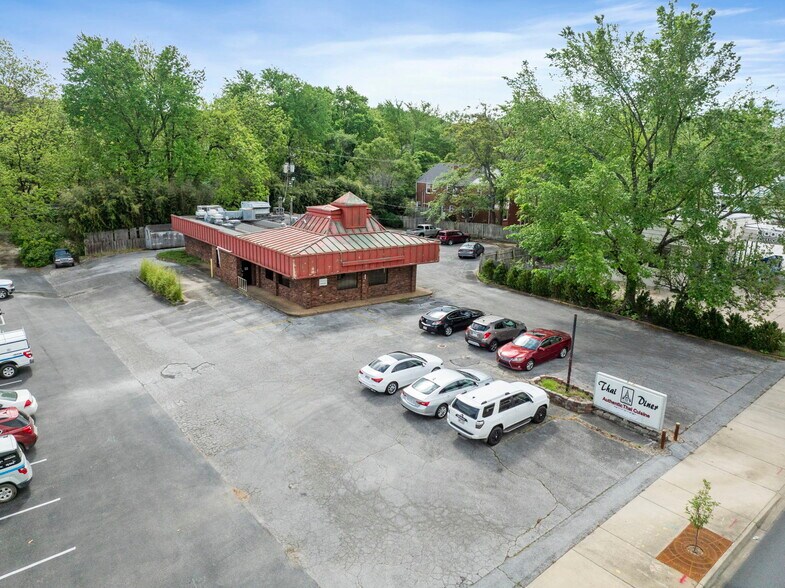 Primary Photo Of 514 N College Ave, Fayetteville Restaurant For Sale