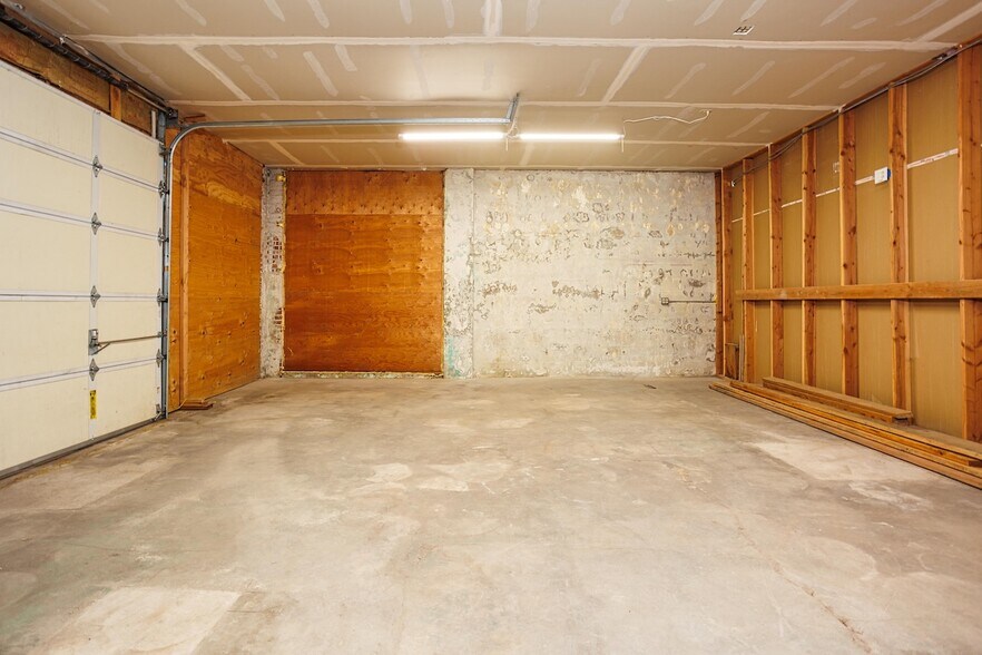 More Photos Of 7001-7013 N Albina Ave, Portland Freestanding For Lease