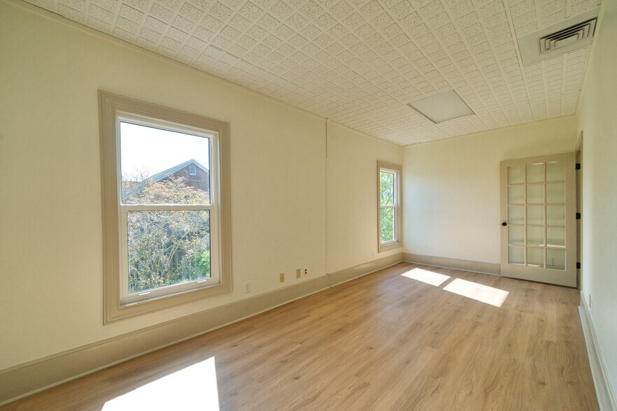 More Photos Of 3375 Capital Cir NE, Tallahassee Office For Sale