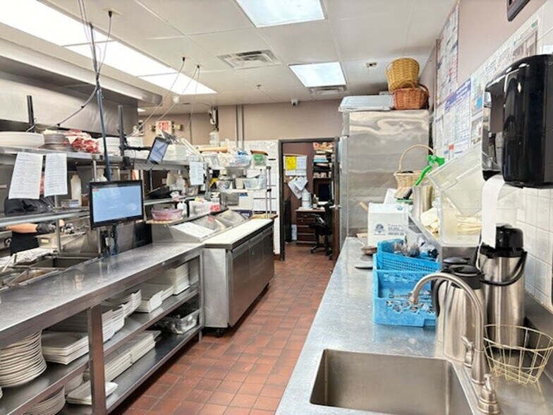 More Photos Of 9108 Center St, Manassas Storefront Retail Office For Lease