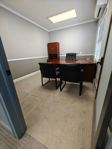 More Photos Of 64 Hilton Ave, Hempstead Office For Sale