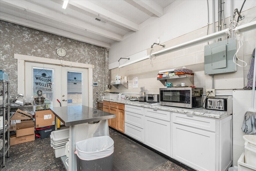 More Photos Of 142 West Ave, Crossville Medical For Sale