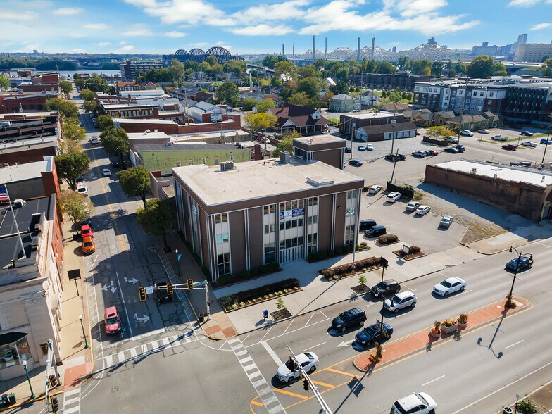 More Photos Of 443 Spring St, Jeffersonville Office For Lease