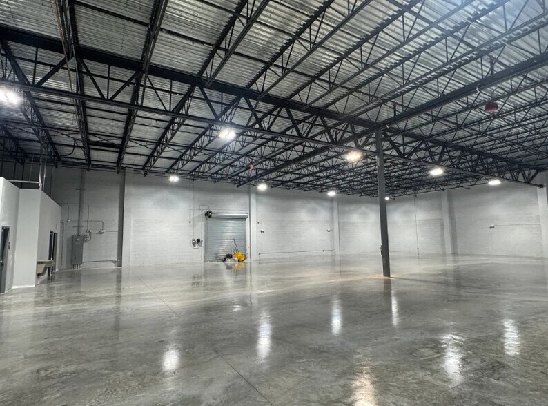 More Photos Of 4500-4600 NW 135th St, Miami Warehouse For Lease