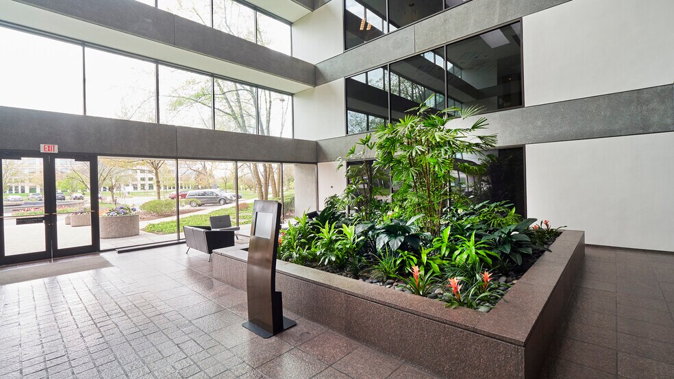 More Photos Of 215 Shuman Blvd, Naperville Office For Lease