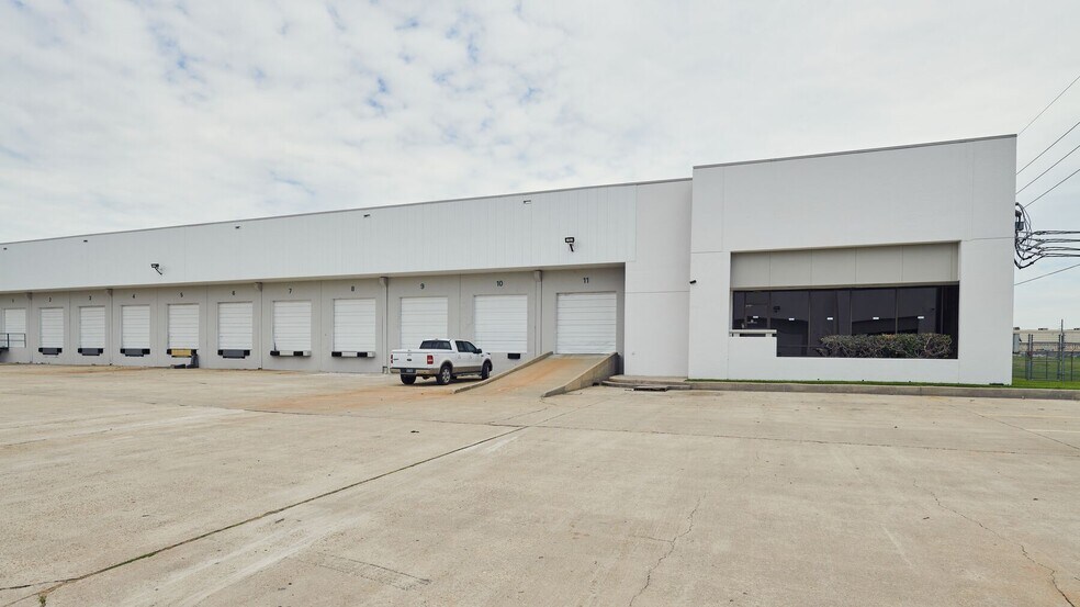 More Photos Of 10333 Papalote St, Houston Unknown For Lease