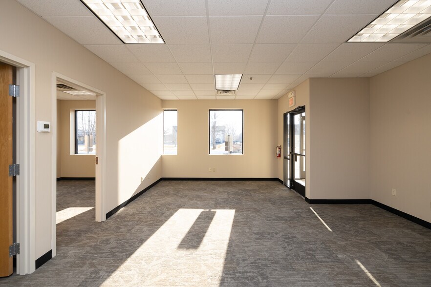 More Photos Of 14608 Felton Ct, Apple Valley Warehouse For Lease