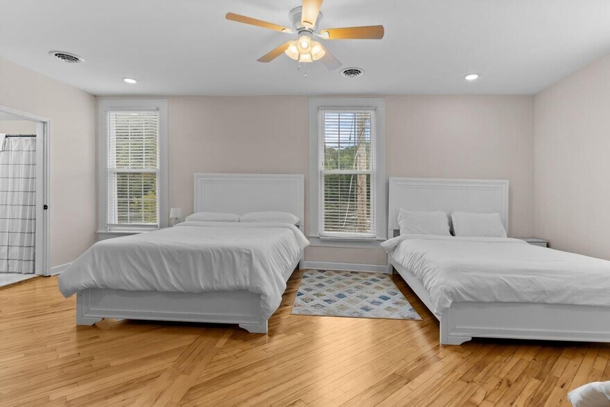 More Photos Of 509 W Main St, Fries Hotel For Sale