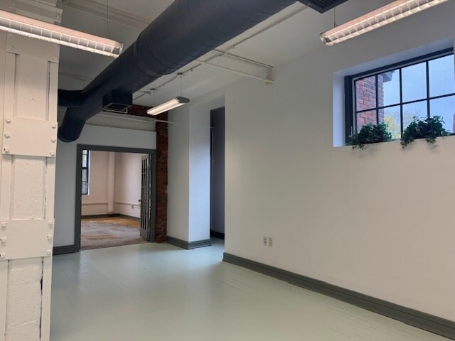 More Photos Of 431 Pine St, Burlington Office For Lease