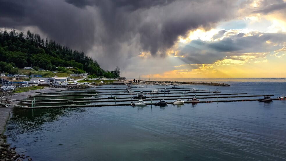 More Photos Of 444 Front St, Sekiu Hotel For Sale