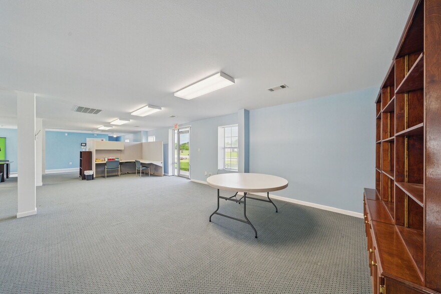 More Photos Of 421 Jones Rd, Highlands Warehouse For Lease