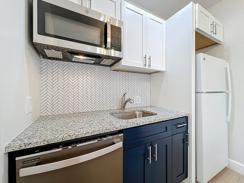 More Photos Of 507 East St, Longwood Office Residential For Lease