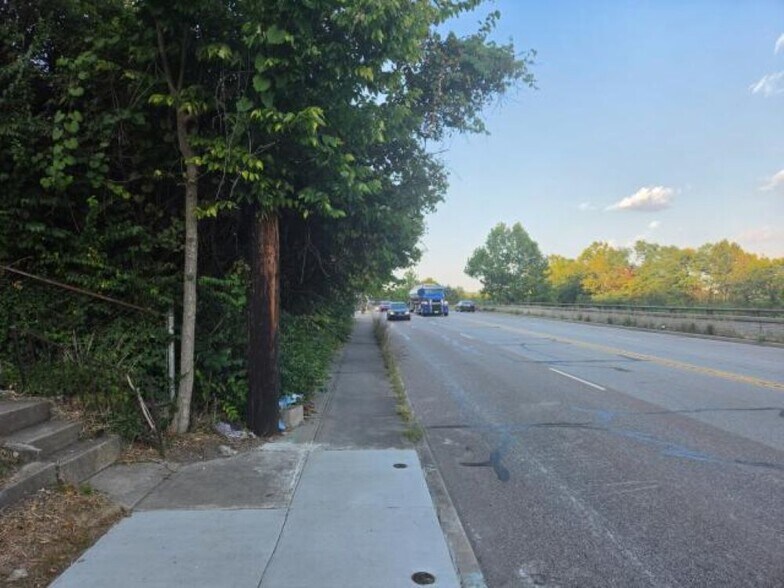 More Photos Of 2450 River Rd, Cincinnati Multifamily For Sale