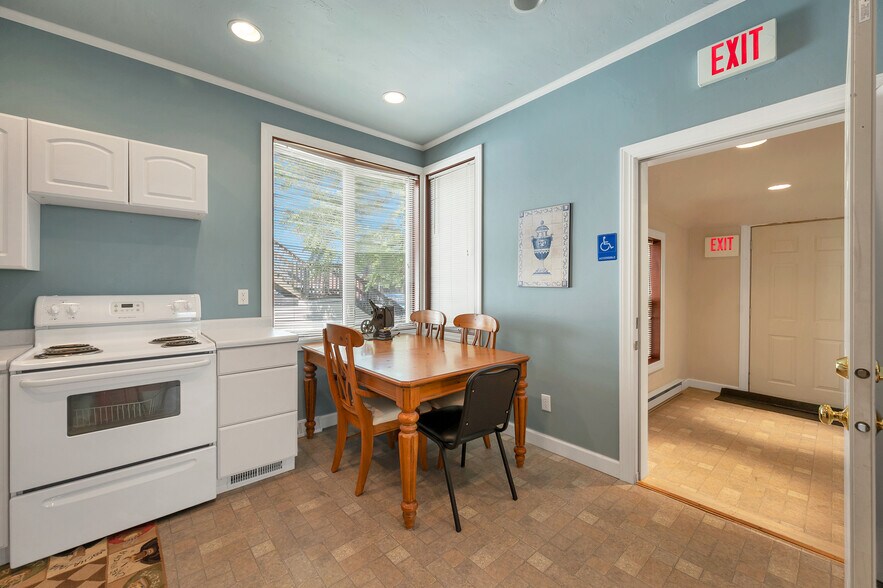 More Photos Of 125 S Quincy St, Green Bay Office For Sale