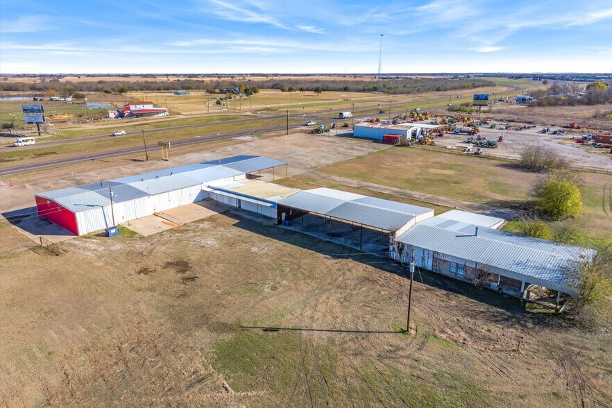 More Photos Of 9474 US-175, Kemp Flex For Sale