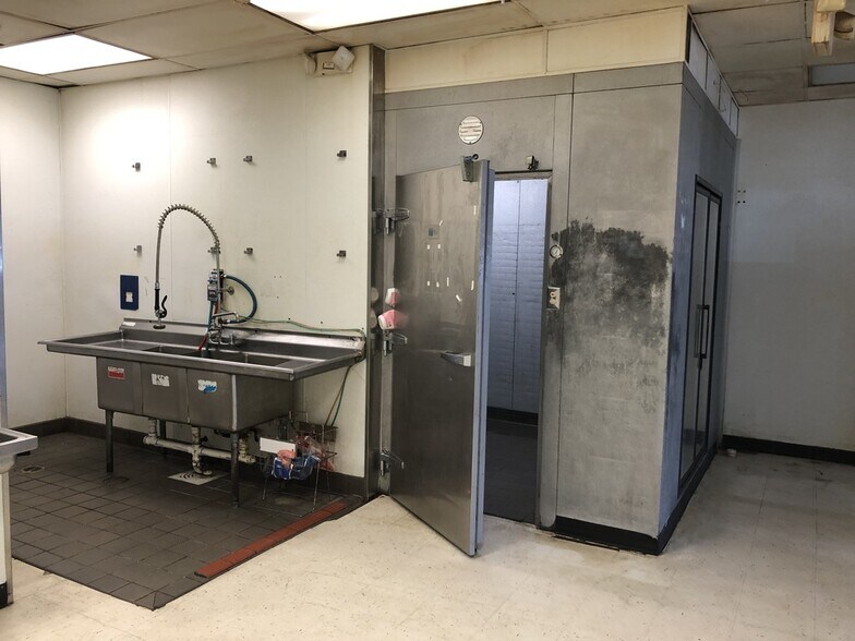 More Photos Of 923 N Miami Blvd, Durham General Retail For Lease