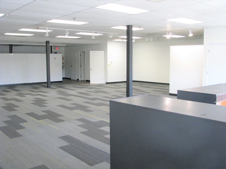 More Photos Of 44 Lafayette Rd, North Hampton Storefront Retail Office For Lease