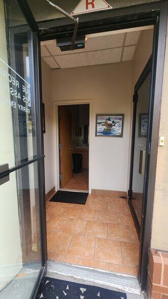 More Photos Of 17 Hanover Rd, Florham Park Medical For Sale