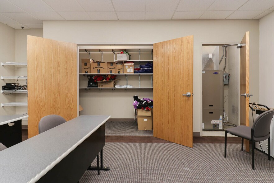 More Photos Of 407 Detroit Ave, Bloomington Office For Sale