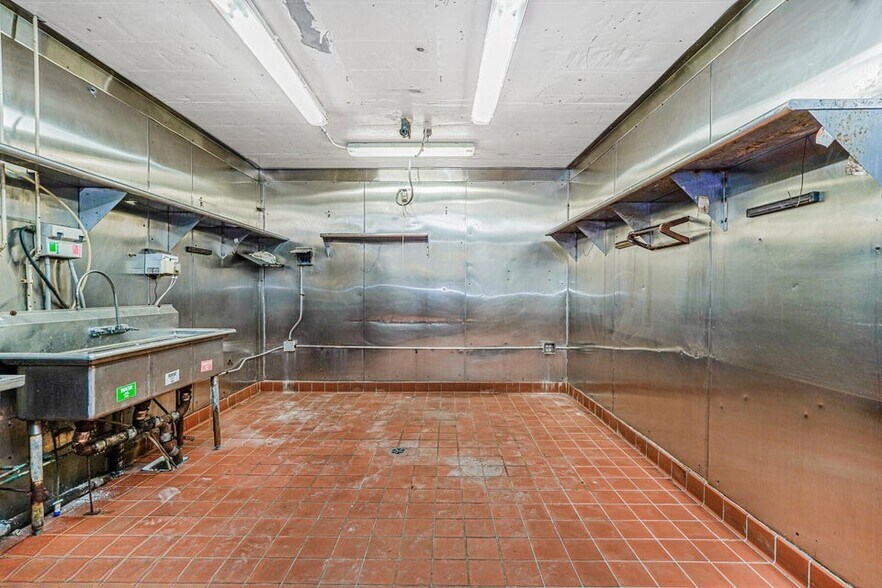 More Photos Of 2200 Arthur Kill Rd, Staten Island Distribution For Lease