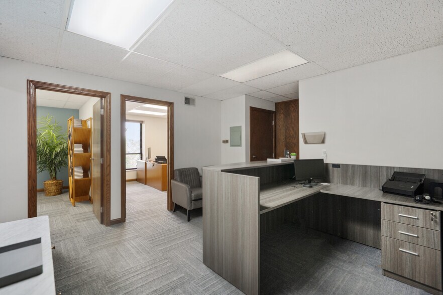 More Photos Of 200 Commerce Dr, Coraopolis Office For Sale