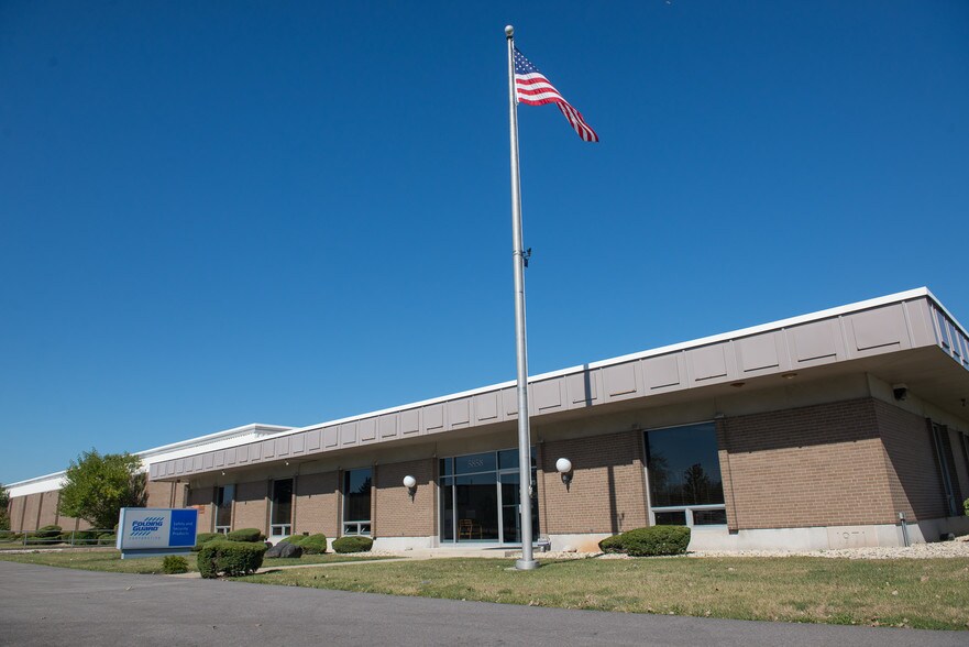 More Photos Of 5858 W 73rd St, Bedford Park Manufacturing For Lease