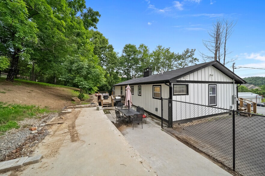 More Photos Of 1011 Old Knoxville Hwy, Sevierville Specialty For Sale
