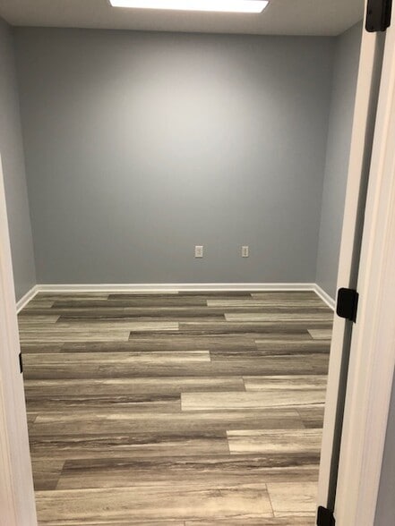 More Photos Of 722 Grant St, Herndon Medical For Sale