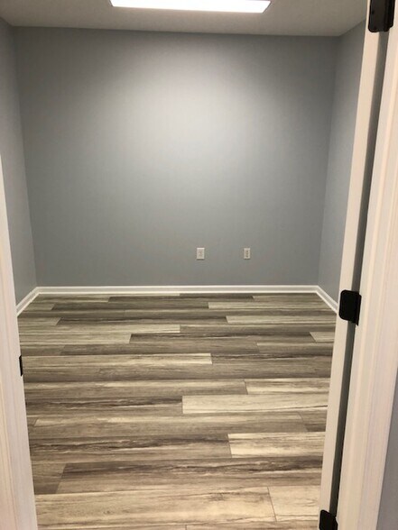 More Photos Of 722 Grant St, Herndon Medical For Sale