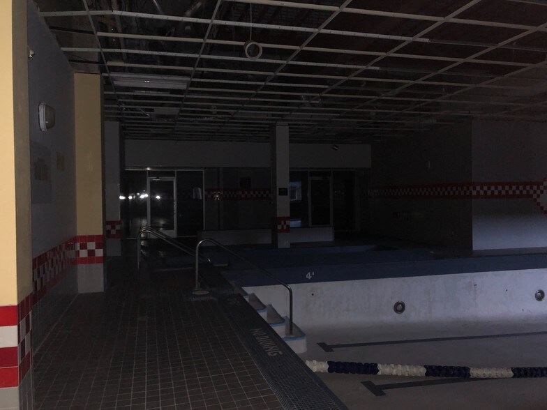 More Photos Of 16000-16200 Northland Dr, Southfield Office For Sale