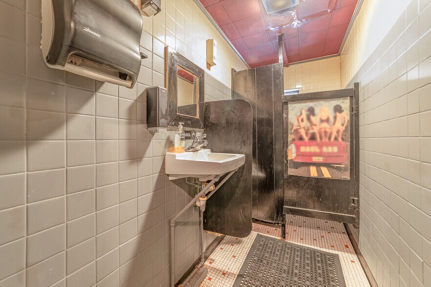 More Photos Of 1104 N Saginaw St, Saint Charles Bowling Alley For Sale