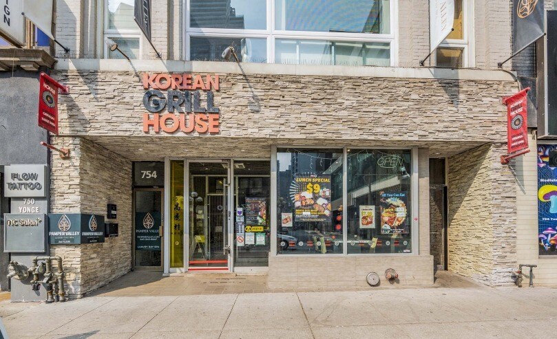 More Photos Of 754 Yonge St, Toronto Storefront Retail Office For Lease