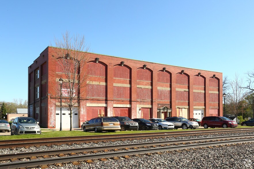 More Photos Of 301 N East St, Chelsea Warehouse For Sale