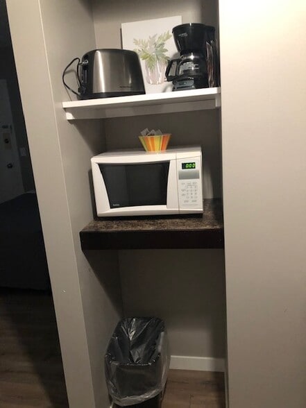 More Photos Of 314 4th St, Riverdale Hotel For Sale