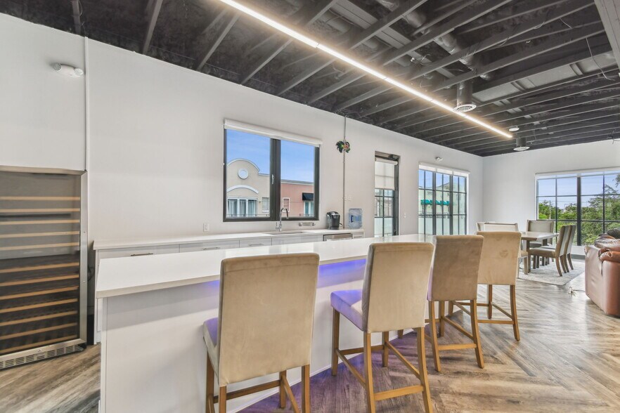 More Photos Of 1919-1925 E 6th Ave, Tampa Office For Sale