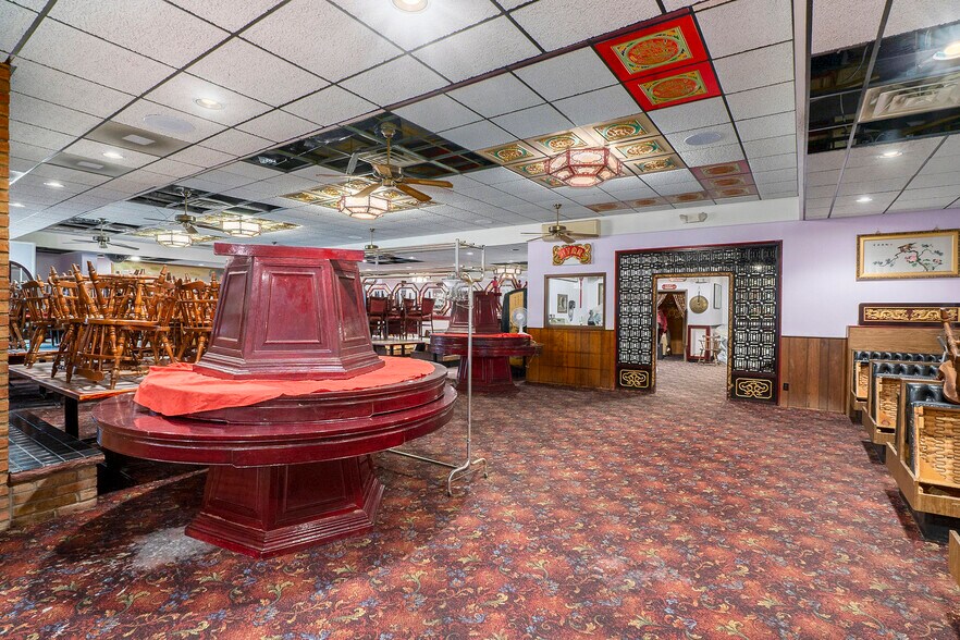 More Photos Of 2320 S Dort Hwy, Flint Restaurant For Sale