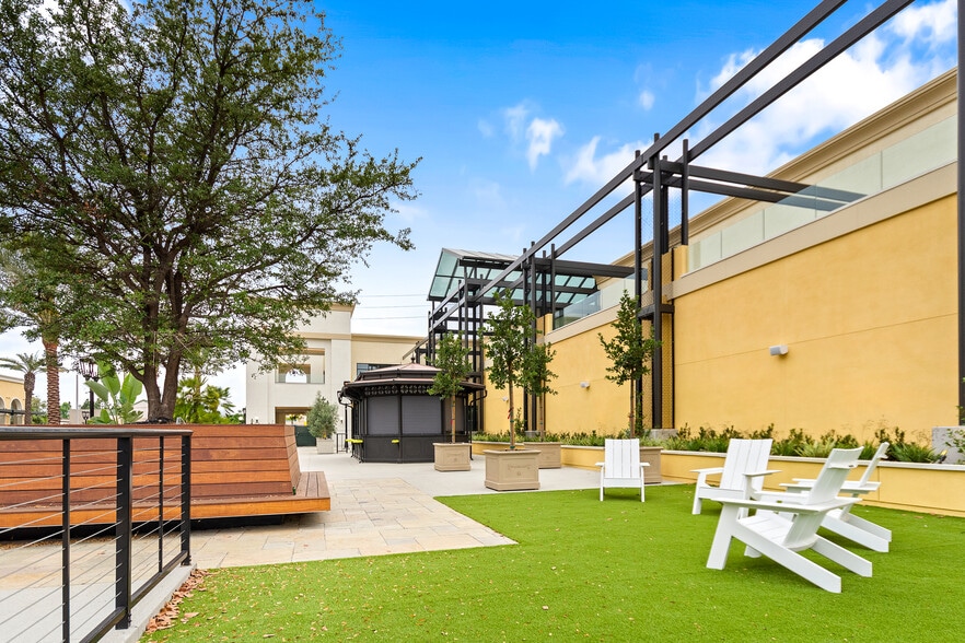 More Photos Of 10000 Bolsa Ave, Westminster Unknown For Lease