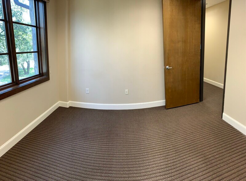 More Photos Of 401 Ranch Road 620 S, Lakeway Medical For Sale