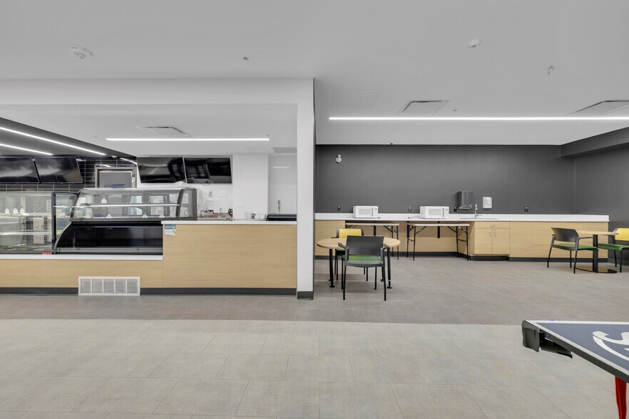 More Photos Of 333 Riverside Dr W, Windsor Office For Lease