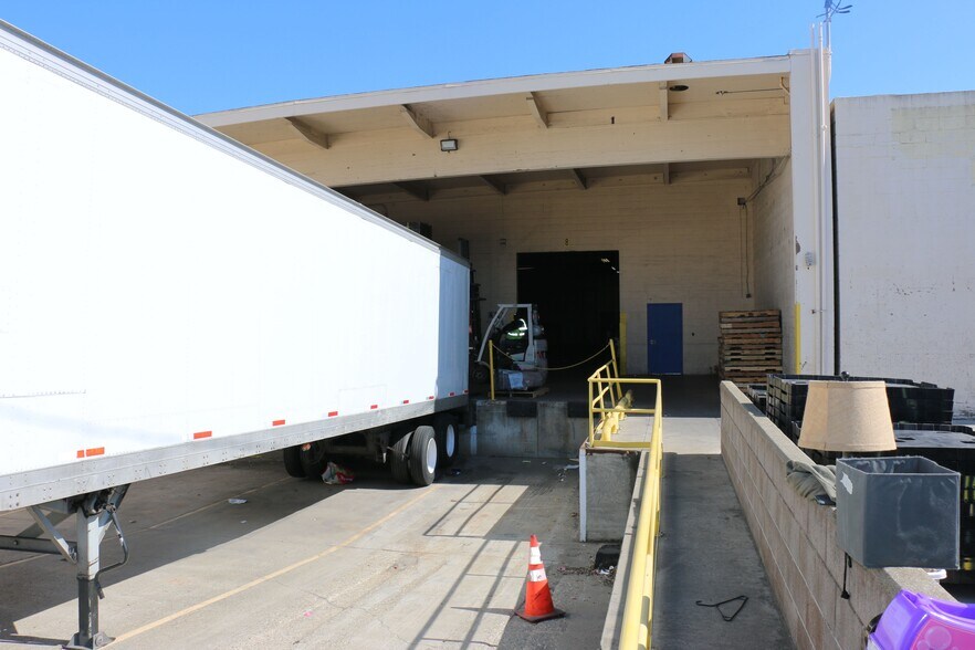 More Photos Of 129 S Grant St, Stockton Warehouse For Sale