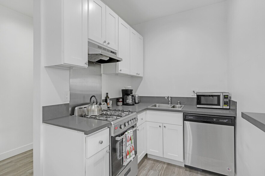 More Photos Of 121 S Elm Dr, Beverly Hills Apartments For Sale